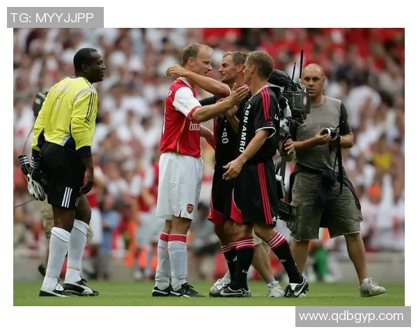 丹尼斯·博格坎普：足坛艺术家与阿森纳传奇的辉煌历程