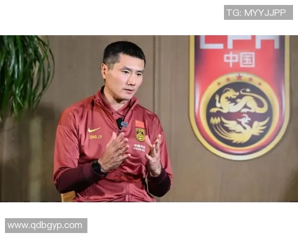 中国足球队备战世界杯预选赛 新帅与队员们誓言全力拼搏实现梦想