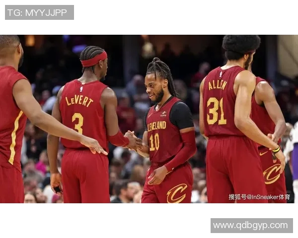克利夫兰骑士迎战强敌，球场激烈对决引爆全场热情