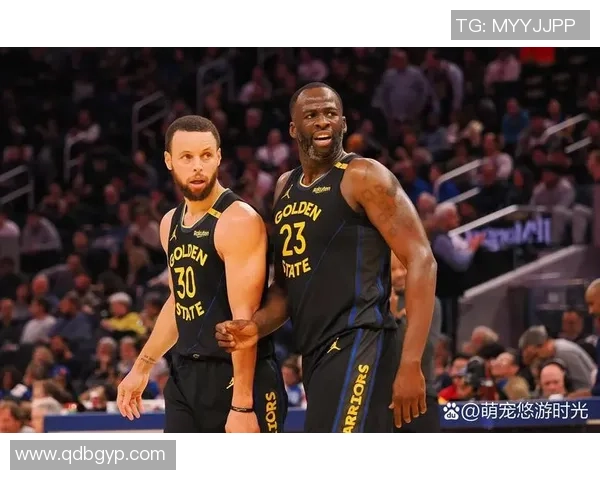 开拓者与勇士激烈对决 双方争夺季后赛席位关键战役再度上演