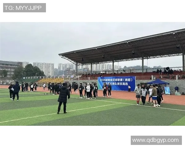 张家界足球队奋力崛起 展现湘西地区足球新风貌 力争联赛更高荣誉 张家界足球队奋力崛起 展现湘西地区足球新风貌 力争联赛更高荣誉