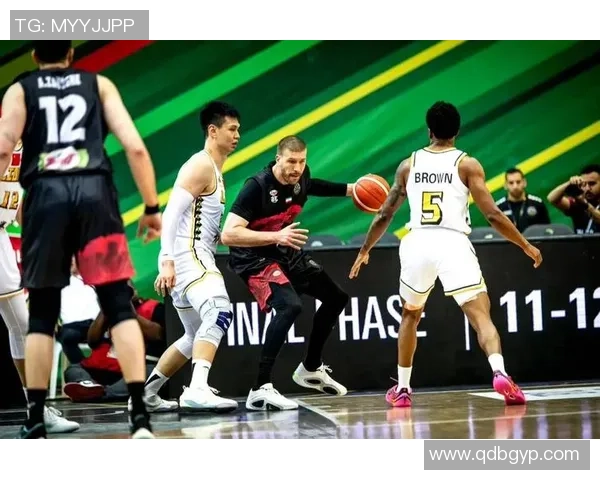 浙江广厦迎战强敌 聚焦新赛季球队表现与战术布局